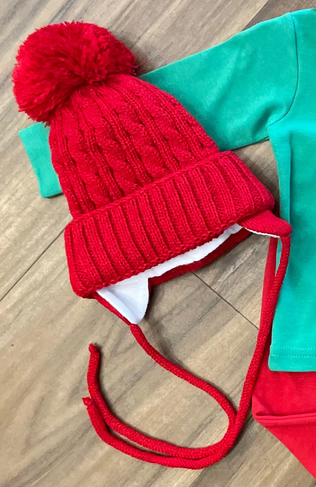 Cable Knit Hat w/Knit Pom Pom
